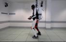 Diseñan un exoesqueleto que permite el movimiento de brazos y piernas mediante señales cerebrales