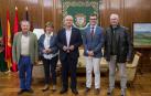 Enrique Maya, Ana Elizalde, Isaías Calvo, José Antonio Fernández y Jesús Tanco, tras la reunión de hoy.