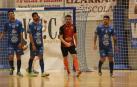 El jugador naranja Javivi celebra el gol que anotó ayer desde el punto de doble penalti.