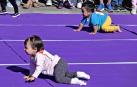 'A gatas' para concienciar del autismo