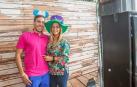 El sábado 6 de octubre, la zona Chic del Complejo Castejón se convirtió en el escenario perfecto para la sexta Gala de novios organizada por Ikemevoy Viajes. Una cita ya ineludible para las parejas que están planificando su próxima boda y en la que pueden compartir experiencias, disfrutar con el coctel de bienvenida, la comida o la discoteca, además de participar en sorteos y otras muchas actividades que convierten cada año este encuentro en una auténtica fiesta.