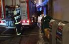 Efectivos de bomberos, tras apagar el incendio.