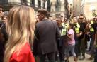 Un grupo de estibadores insultan a Álvarez de Toledo, que se encara con ellos