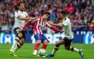 El Atlético aumenta sus dudas contra un Valencia también ramplón