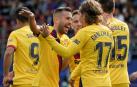 Jordi Alba felicita a Griezmann tras anotar el primer gol ante el Eibar.