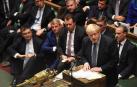 Johnson sufre otro revés al apoyar los diputados un retraso del 'brexit'