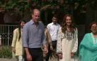 Kate y Guillermo se atreven con una exhibición de críquet en su viaje a Pakistán