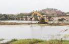 Eliminan gravas en la isla del Ebro en Tudela para mejorar el flujo de agua en las riadas