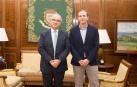 El alcalde recibe al nuevo presidente del Club Tenis Pamplona