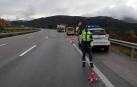 Parado por avería en la AP-15, en Irurtzun, un camión con 27 toneladas de ácido sulfúrico