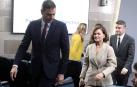 Pedro Sánchez, acompañado de la vicepresidenta, Carmen Calvo.