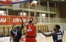 Eduardo Hernández-Sonseca, pívot del Basket Navarra, en un lanzamiento en el anterior partido.