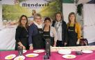 Los vecinos de Mendavia celebraron su Feria de las Denominaciones de Otoño los pasados sábado 19 y domingo 20 de octubre. La primera jornada de la feria comenzó con una concentración de toros de fuego que dio paso a diversas actividades como una visita a la localidad en tren turístico o una degustación de productos con denominación: pimientos, vinos, cava y aceite.