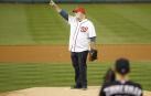José Andrés protagoniza un partido de béisbol y Trump, en las gradas, es abucheado