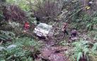 Rescatado el desaparecido en Aizarotz, tras caer con su coche en un riachuelo