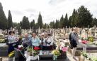 Todas las fotos de las visitas a los cementerios navarros en el Día de Todos los Santos
