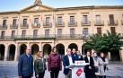El candidato de Navarra Suma al Congreso Carlos García Adanero, en un acto electoral en Tafalla