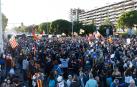 Independentistas bloquean el paso y acosan a invitados al acto del rey en Barcelona