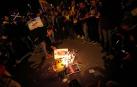 Las calles de la capital catalana acogieron quema de banderas y fotografías del Rey durante las protestas por la visita de los monarcas y la Princesa para un acto cultural en la capital condal.