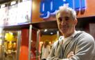 Jon Sistiaga, el lunes en los cines Golem Yamaguchi de Pamplona, donde puede verse el primer capítulo de su serie, Zubiak (puentes).