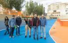 La concejala de Deportes del Ayuntamiento de Tudela, Irune García García -en el centro-, durante la visita realizada este martes al Patinódromo.