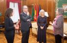 Enrique Maya recibe a la presidenta de la Asociación de Personas Sordas de Navarra