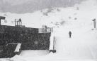 La zona de Larra-Belagua, en Roncal, ha amanecido este jueves con un espesor de nieve de unos 10 cm después de la nevada de esta noche. La cota de nieve, que se encuentra sobre los 1200-1400 metros, bajará hasta los 900-1000 metros en las próximas horas.