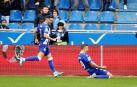'Joselú' (d), celebra su gol con su compañero Lucas Pérez,