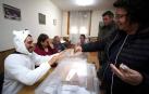 Un disfraz de oso y una pistola cargada, entre las 'sorpresas' de la jornada electoral