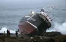 Muere un marinero al embarrancar un pesquero en Porto do Son (A Coruña)