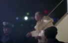 El papa aterriza en Tokio en mitad de un temporal de viento y lluvia