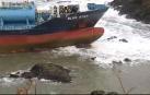 Un buque quimiquero de 129 metros de eslora encalla en la costa coruñesa de Ares