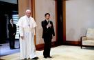 El papa Francisco se reúne en privado con el emperador Naruhito