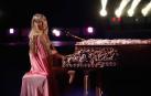 Taylor Swift y la joven Billie Eilish arrasan en los American Music Awards