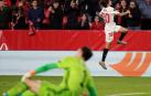 El Sevilla gana con lo justo y al final