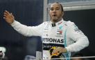 Hamilton despide el curso con triunfo y Sainz termina sexto en el Mundial