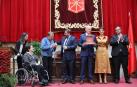 Acto institucional de celebración del Día de Navarra, en el que la presidenta María Chivite ha entregado la Medalla de Oro de la comunidad a la asociación de daño cerebral ADACEN.