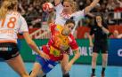 Alicia Fernández Fraga, en un lanzamiento en la final del Campeonato del Mundo de Balonmano, que ha enfrentado a España y Países Bajos