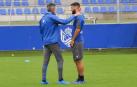 Imanol Alguacil junto Raúl en las instalaciones deportivas de Zubieta.