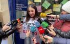 Beatriz García, de la Administración de Lotería de la calle Aldada, celebra el tercer premio