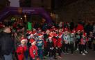 Los niños, en la salida de la San Silvestre de Viana, lucen un gorro de Papá Noel.