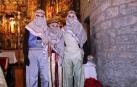 Los niños y niñas de Aoiz y otras poblaciones cercanas entregaron sus cartas a los Reyes Magos el sábado 28 de diciembre. Hasta la localidad llegaron los pajes reales y sus ayudantes, con los que compartieron sus deseos para la noche más mágica del año.