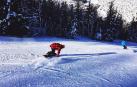 Hamilton felicita la Navidad desde una pista de snowboard