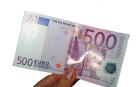 Juzgado por tener 14.500€ en billetes falsos de 500 en su casa