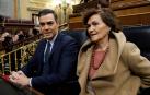 El presidente del Gobierno en funciones, Pedro Sánchez, y su vicepresidenta, Carmen Calvo, en el Congreso de los Diputados