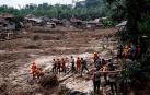 Los equipos de rescate buscan a personas desaparecidas en las inundaciones de Indonesia