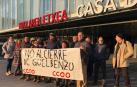 Plantilla y usuarios de Guelbenzu se concentran contra el cierre del centro
