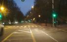 La falta de pintura y bolardos dificultan una correcta visión del carril bici.