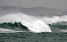 Las olas rompían este jueves con fuerza contra la costa de la ciudad de A Coruña.