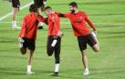 Los jugadores del Atlético de Madrid, el delantero portugués Joao Félix, el defensa español Mario Hermoso y el defensa brasileño Felipe Augusto participan este sábado en el entrenamiento del equipo en la Ciudad Deportiva Al Ahli en Yeda, Arabia Saudí, donde este domingo se disputará la final de la Supercopa, un derbi en toda regla que sitúa frente a frente al Real Madrid y el Atlético Madrid.